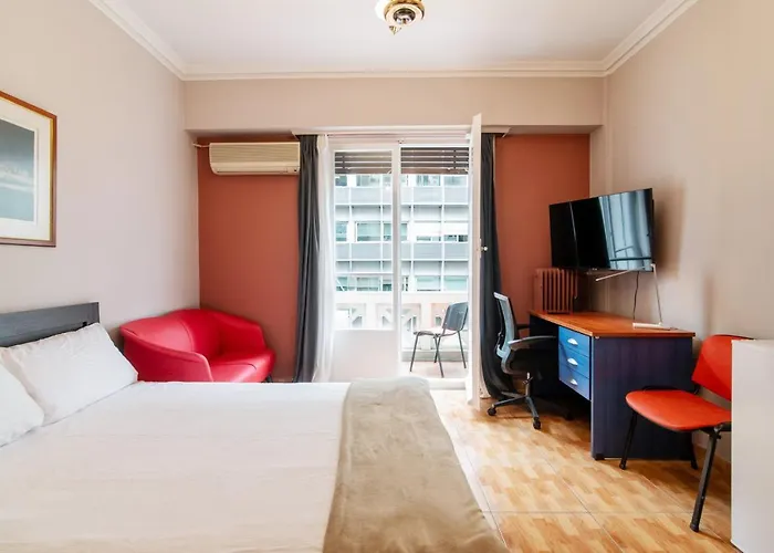 Charlie City Center Room