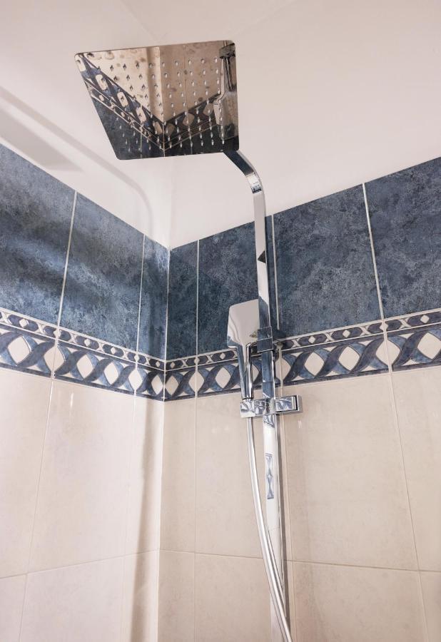 Charlie Center Homestay Athens